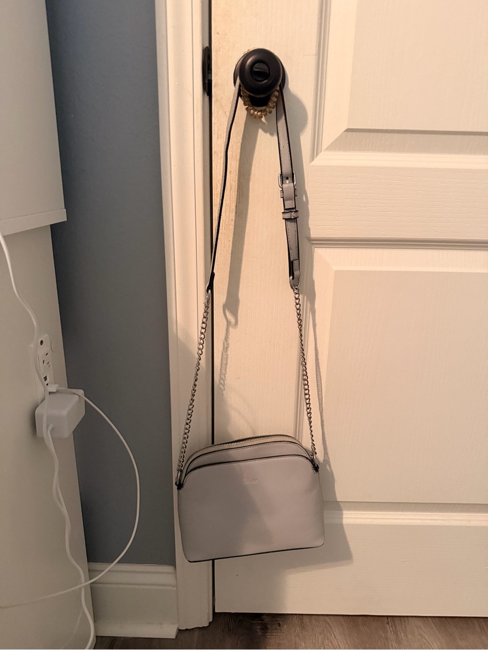 Minimal Leather Crossbody Bag in Light Gray
